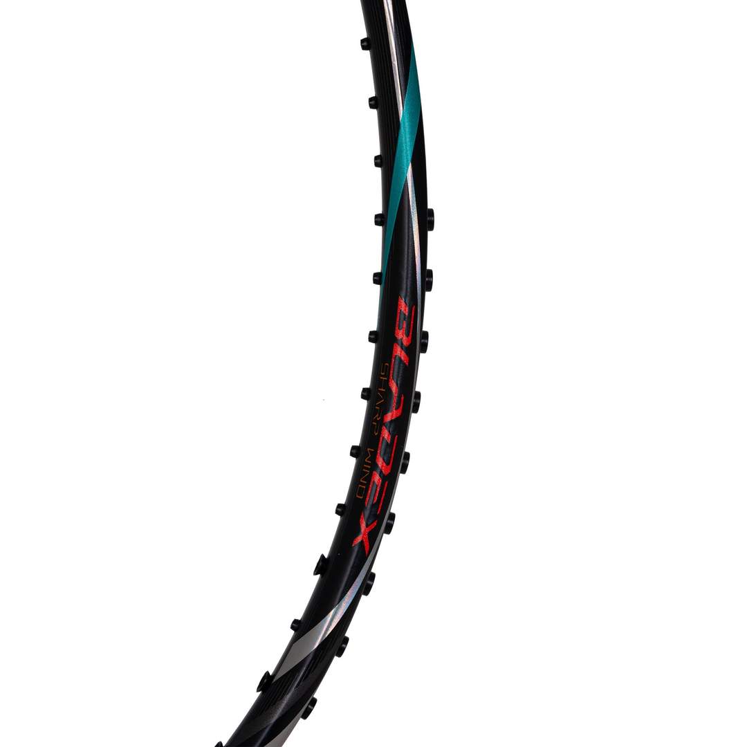 Close up of Li-ning BladeX 800 3U Badminton racket head