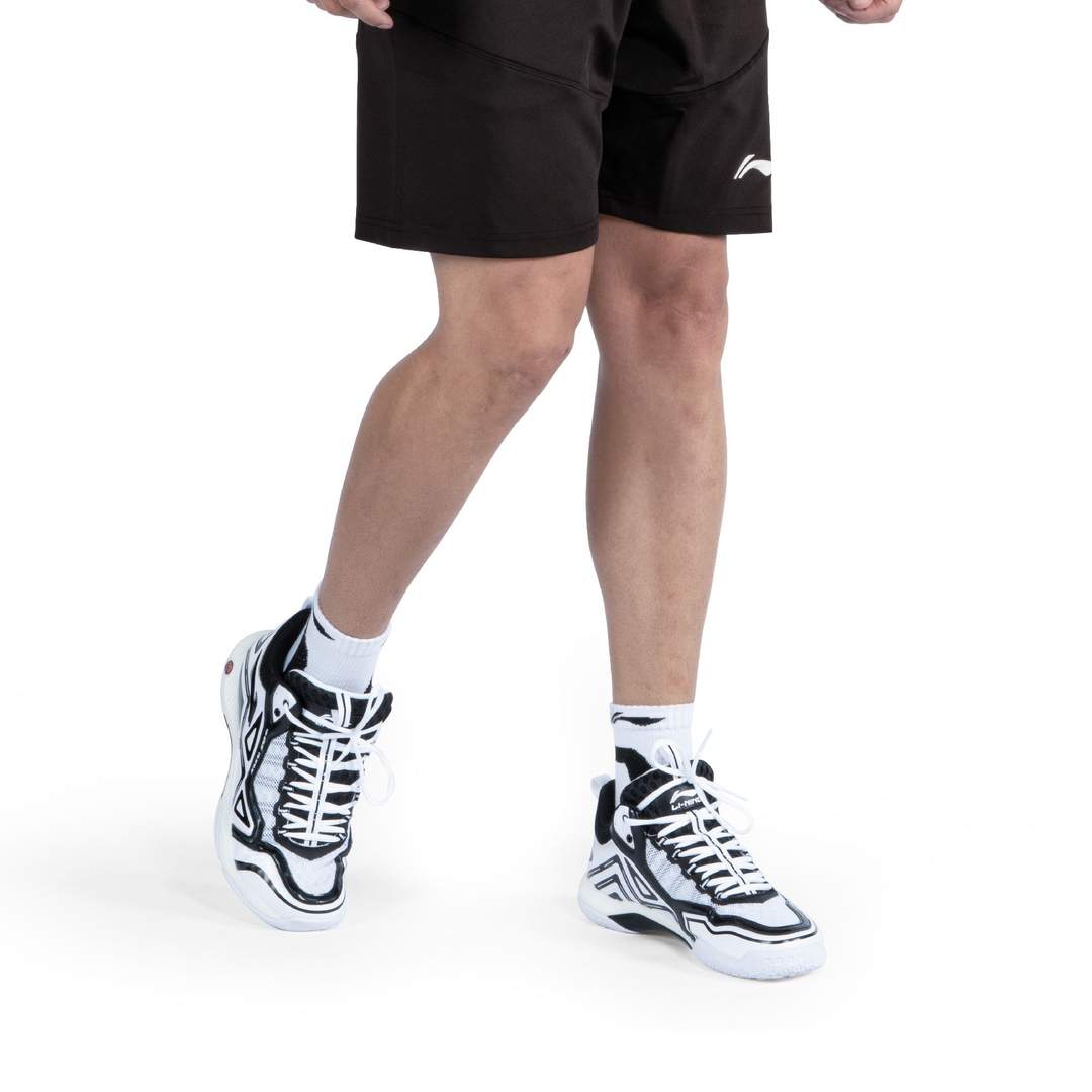 Guy wearing Li-Ning Roar Lite Badminton shoes